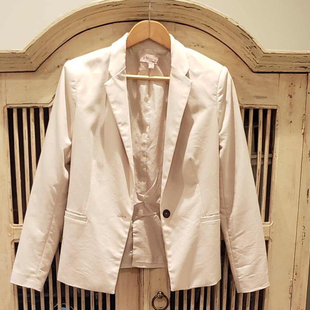 Philosophy Light Creamy Tan Long Sleeve Blazer  Size 8